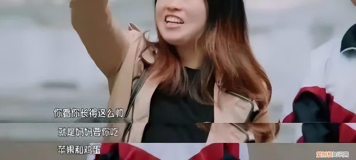 儿子27岁，“我女儿27岁，是没出息的废物”：父母越“自信”，孩子越自卑
