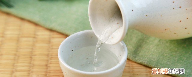 吃小龙虾喝白酒可以吗 吃小龙虾能喝白酒吗