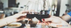 吃龙虾可以喝红酒吗 吃龙虾能喝红酒吗