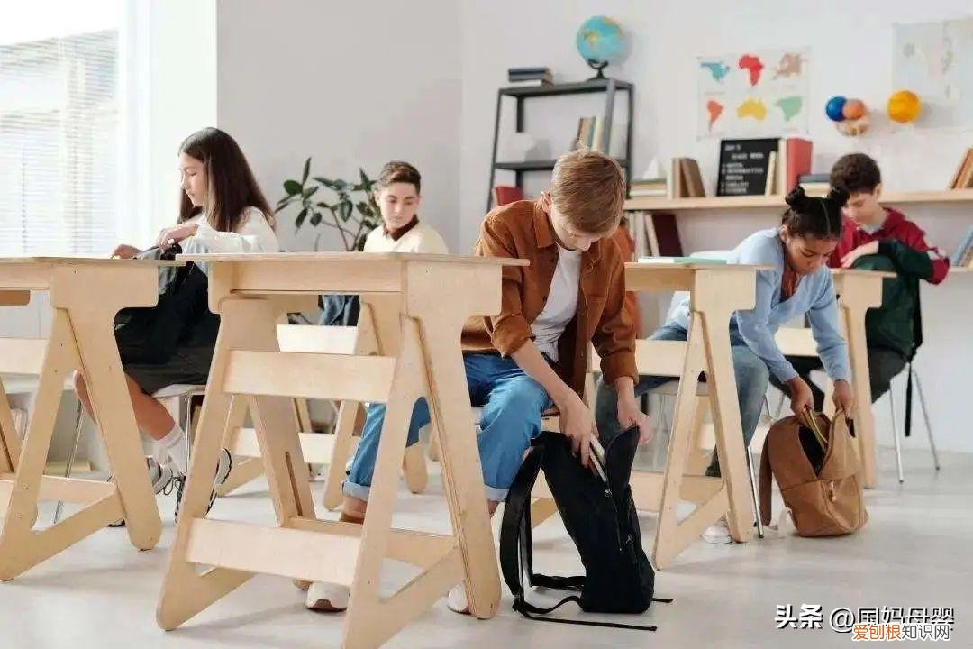 不自信的父母如何培养自信的孩子，如何养出自信的孩子，父母要做好这些事