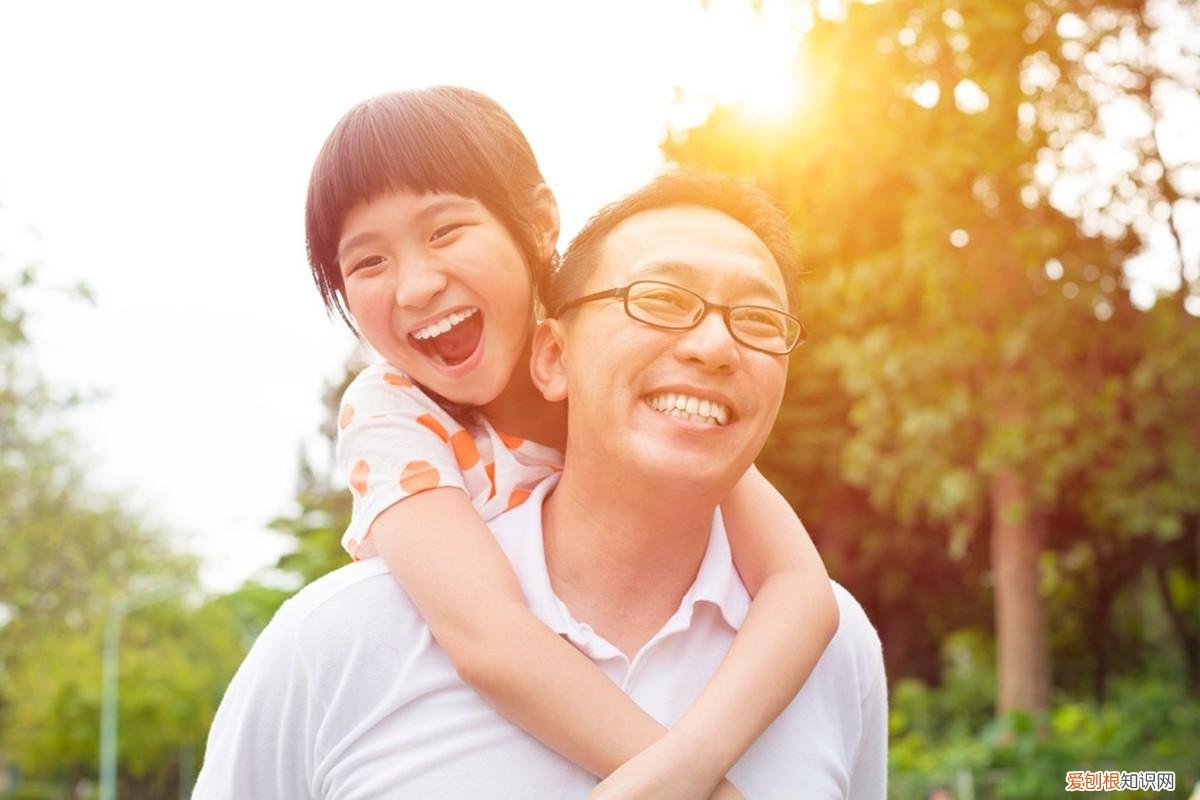 夸孩子好棒的句子,别再夸孩子“你真棒”效果会打折,教你3句话夸孩子,自信又优秀