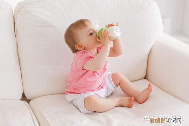 一岁的孩子正确的喂养方法是什么，一岁是孩子喂养的分水岭，5种喂养方式要改变，妈妈别偷懒