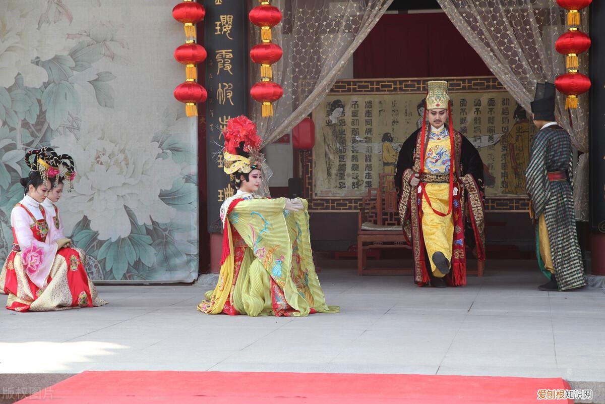 古人读的书多的时候需要用车来拉,与之相关的成语是，10个古代生活冷知识，外出看书竟然用车拉