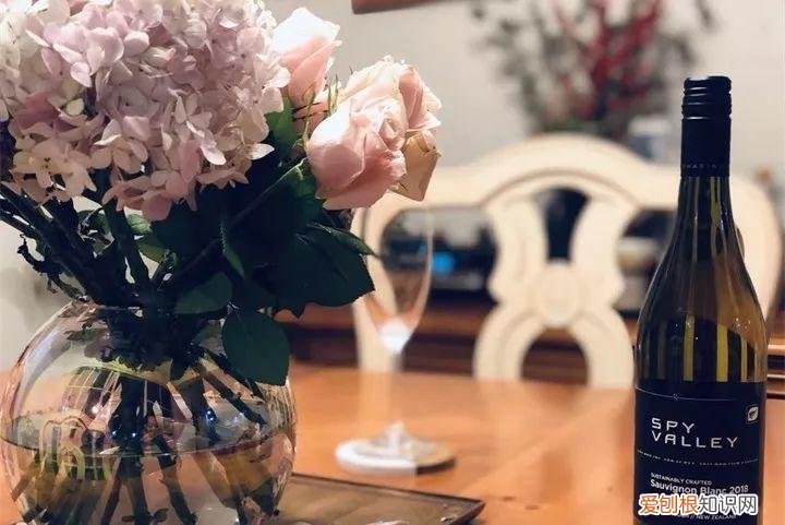 养花也是一门学问，在家养花学问大，不同房间养不同的花，养错了就是白费功夫