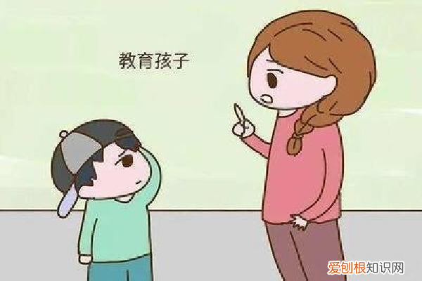 孩子爱打人，不是小事，父母莫忽视，小孩打人家长不以为然