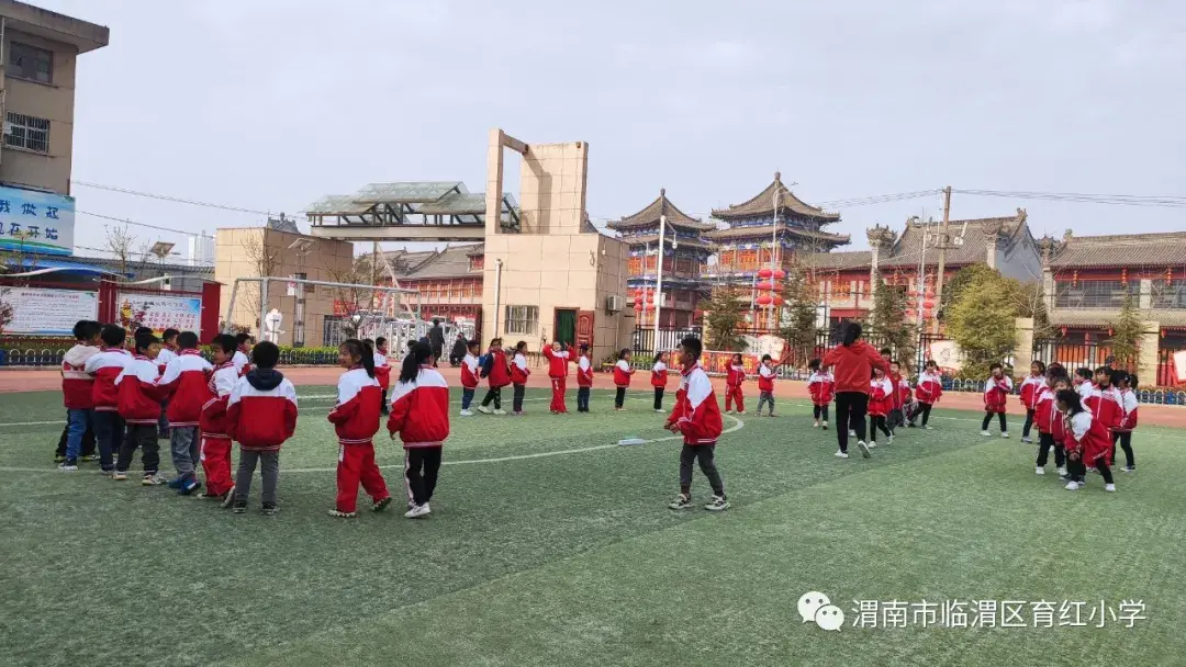 「育红小学?共同体」音体美学以致“趣”共同体凝心聚力