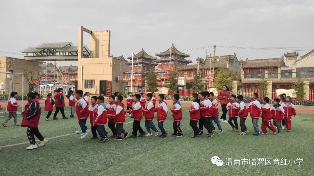 「育红小学?共同体」音体美学以致“趣”共同体凝心聚力
