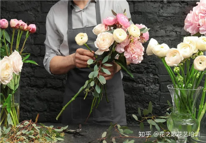 花材和花束，花艺基础知识|等待是为了更好的相逢，必备收藏的花材养护攻略！