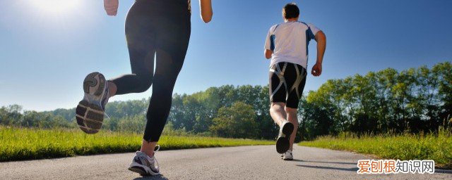 跑步的起跑正确姿势 跑步起步正确方法《正确跑步起步方法》