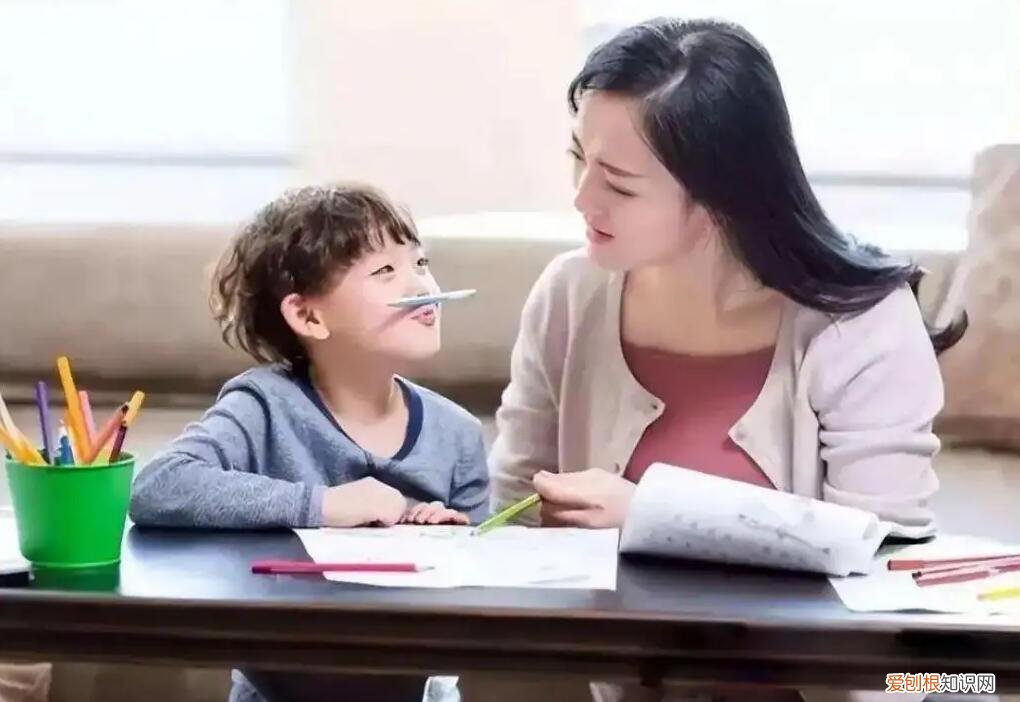提升孩子专注力的10大方法,如何提升孩子的专注力,让孩子静心学习,下棋是个好方法