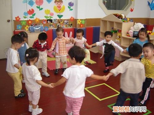 孩子刚上幼儿园,三天两头哭闹不想去?三招助家长搞定分离焦虑,孩子第三天上幼儿园哭闹不止