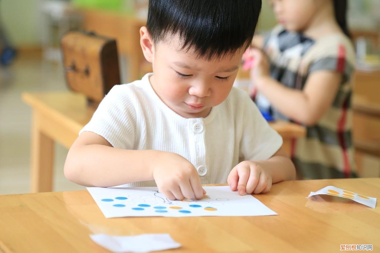 怎么训练小孩子的专注力,孩子专注力差?家长不用打不用骂,学会5个训练方法就能轻松搞定