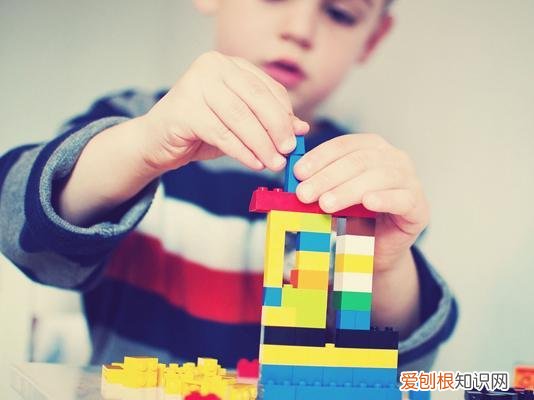 怎么训练小孩子的专注力,孩子专注力差?家长不用打不用骂,学会5个训练方法就能轻松搞定