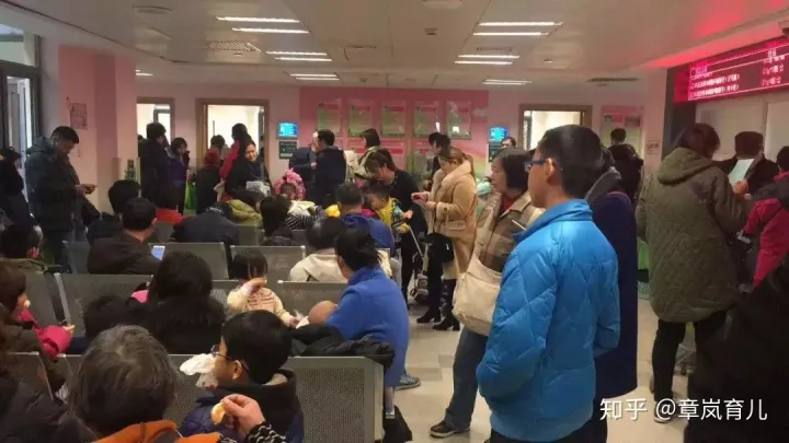 你看看宝宝长什么样，想要宝宝长得好？儿保界泰斗鼎力推荐，章岚医生门诊二十多年的精华，答案全在这里！