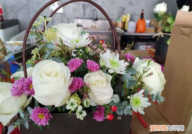 传统插花的六大容器，插花：不会挑合适的容器？按照这些要求选花瓶，养花方便又美观