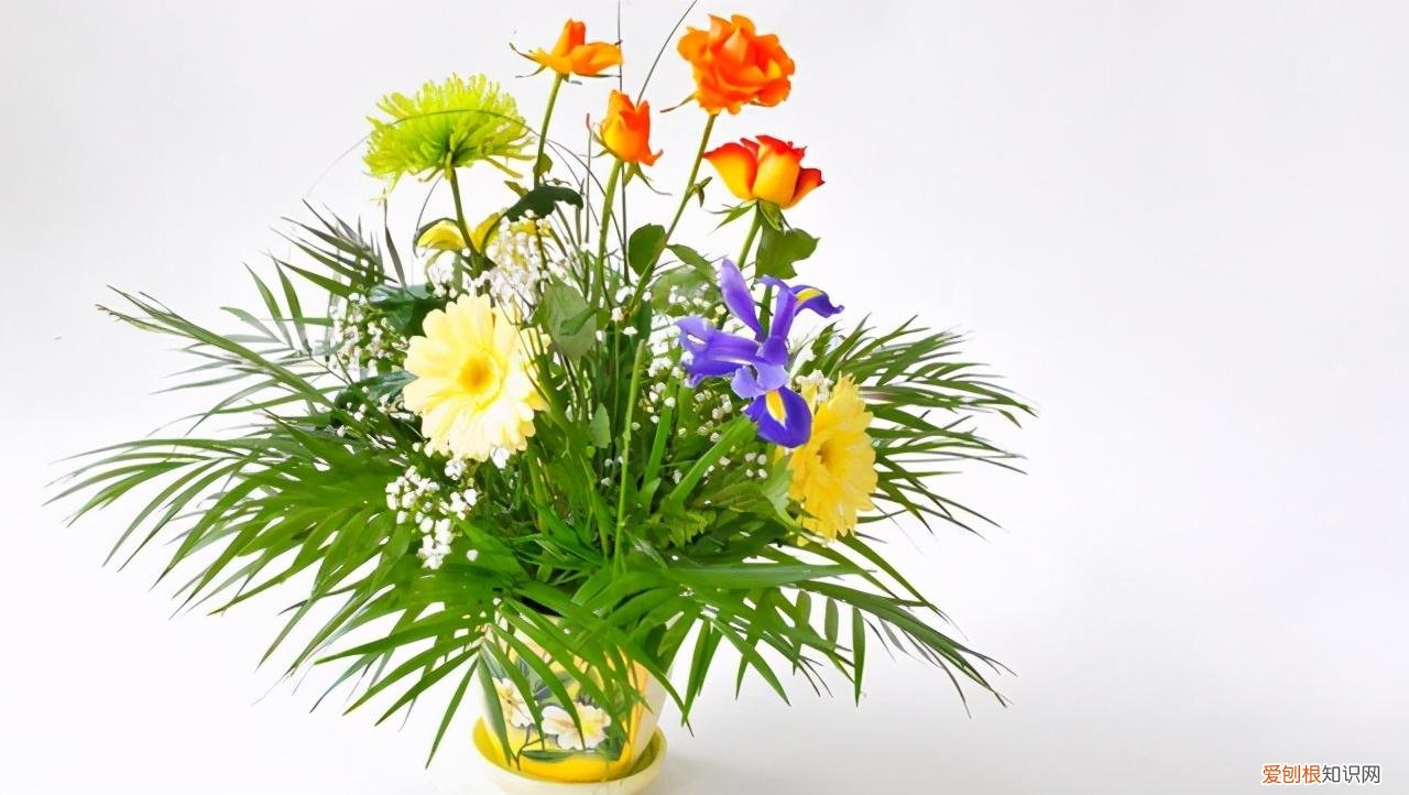 使鲜花在花瓶中保持更长时间，采摘的花插进花瓶，6个方法延长凋谢时间，还能保持鲜艳的花色
