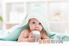 宝宝刚出生睡觉一惊的原因是什么 ，刚出生的宝宝睡觉老是一惊一惊的