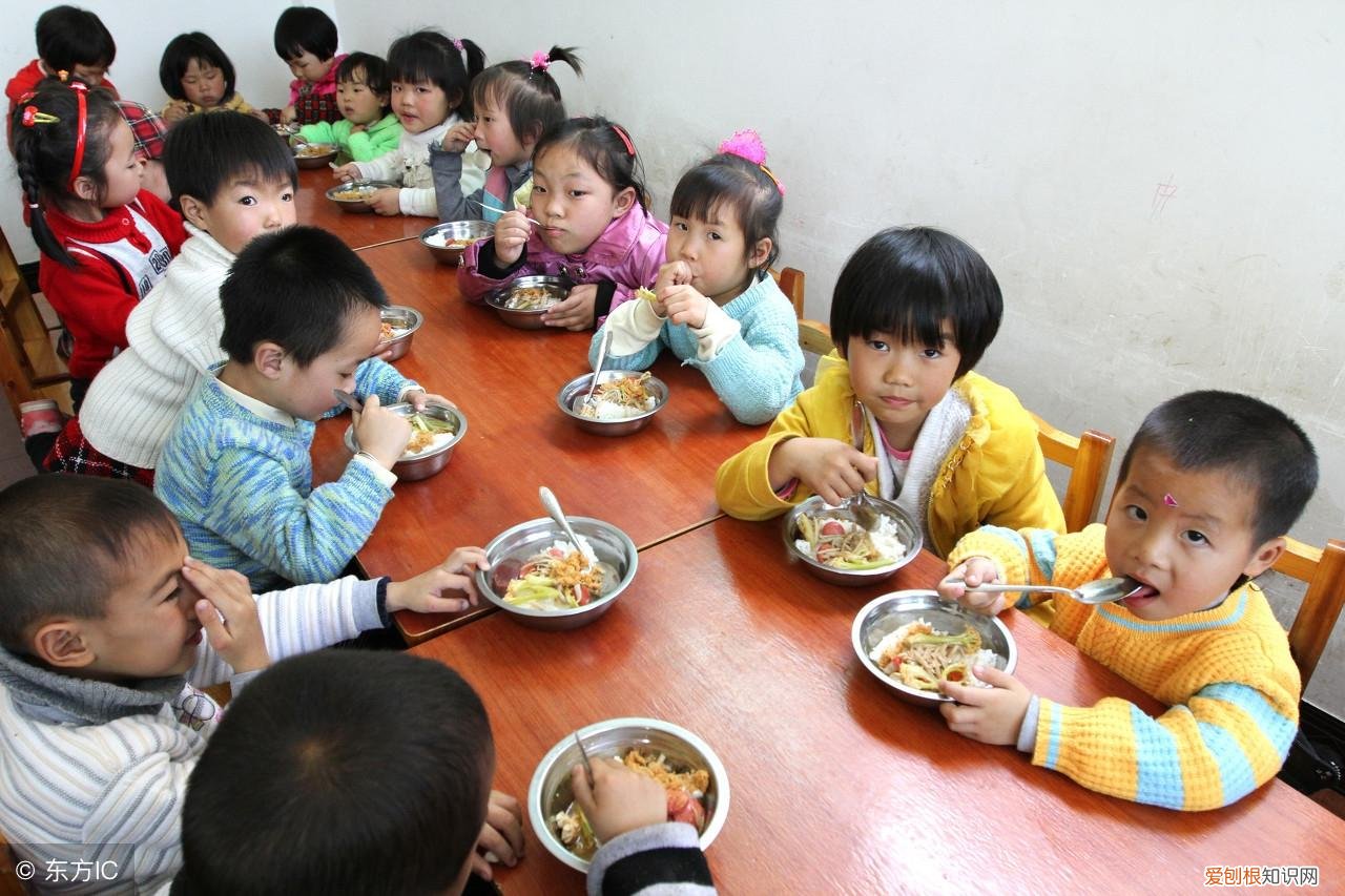 帮助幼儿做好入学前的准备，9月入园的宝宝们，这3个能力再不学会就晚了！幼儿园园长建议