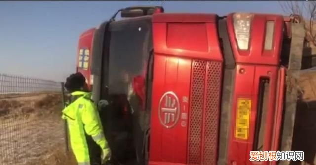 定武高速半挂车事故,沈海高速大型半挂车侧翻