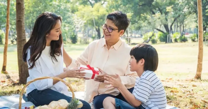 您太客气了英文怎么说,“您太客气了”英语怎么说?千万别说 You are welcome!