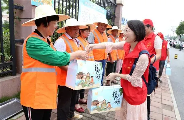 您太客气了英文怎么说,“您太客气了”英语怎么说?千万别说 You are welcome!