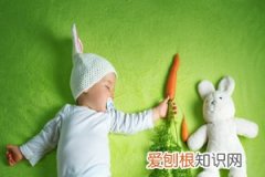 新生儿一晚都在怪叫怎么回事 ，新生儿怪叫是怎么回事