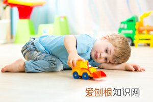 宝宝为什么一只脚外侧走路 ，宝宝为什么一只脚外侧走路不协调