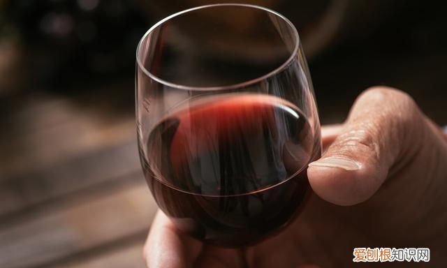 买红酒怎么选择比较好 买红酒怎样挑选真正的红酒