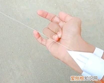 如何做蛛丝发射器，怎么用胶水做蜘蛛丝