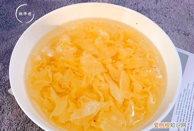 炖银耳汤怎么让银耳出胶呢