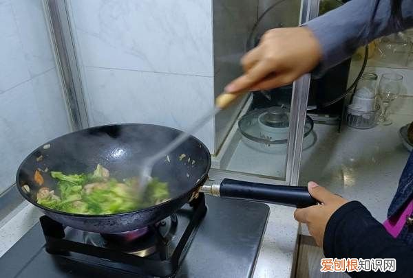 虾仁西兰花的做法,芹菜炒虾仁的家常做法