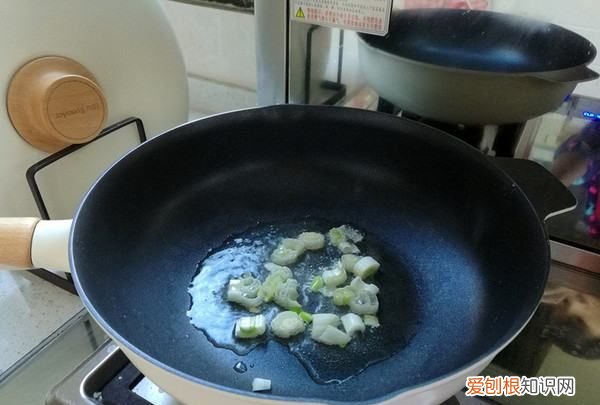 虾仁西兰花的做法,芹菜炒虾仁的家常做法