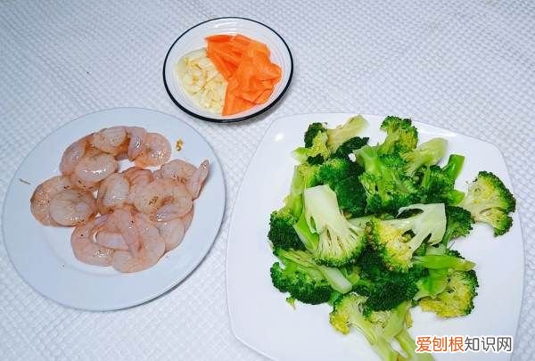 虾仁西兰花的做法,芹菜炒虾仁的家常做法