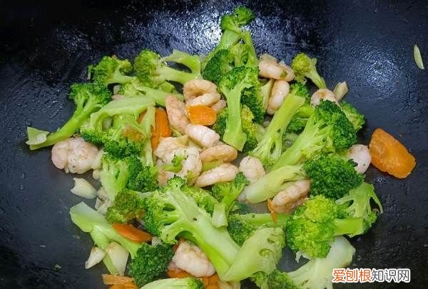 虾仁西兰花的做法,芹菜炒虾仁的家常做法