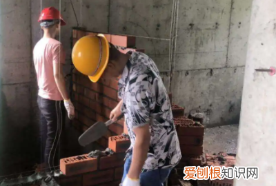 砌砖角用眼看垂直技巧，砌砖眼睛怎样瞄线视频