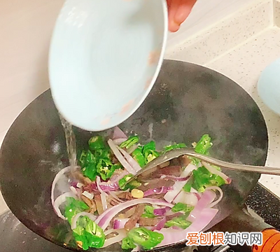 辣椒炒牛肉怎么炒好吃又嫩窍门 家常辣椒炒牛肉的做法