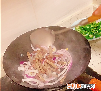 辣椒炒牛肉怎么炒好吃又嫩窍门 家常辣椒炒牛肉的做法