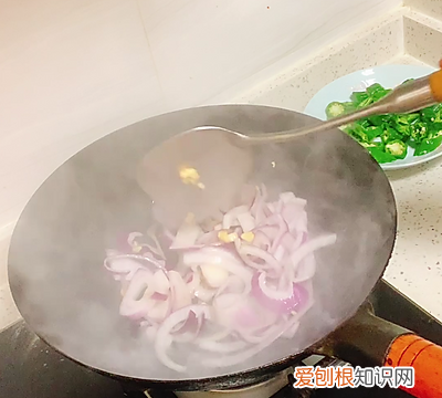 辣椒炒牛肉怎么炒好吃又嫩窍门 家常辣椒炒牛肉的做法