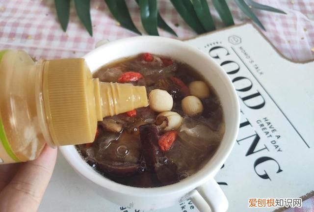 桃胶银耳莲子羹适合什么季节吃