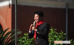 撒贝宁回母校给学生上课