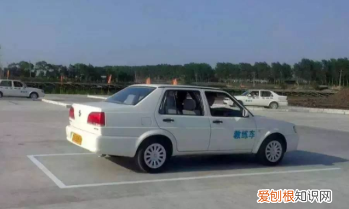 如何在网上用软件模拟驾考，驾考宝典如何模拟考试科目一
