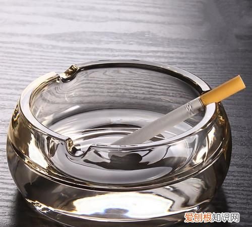 烟碟是什么，星级酒店的服务流程标准是什么及如何服务