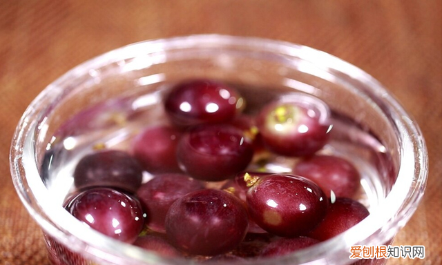 洗葡萄用盐还是用面粉