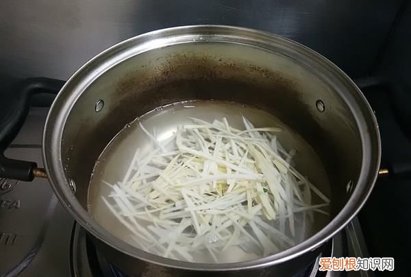 如何做春卷肉丝,韭菜肉丝春卷的做法窍门