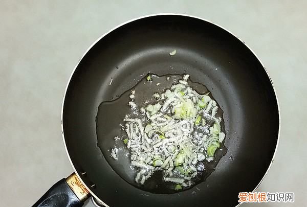 如何做春卷肉丝,韭菜肉丝春卷的做法窍门