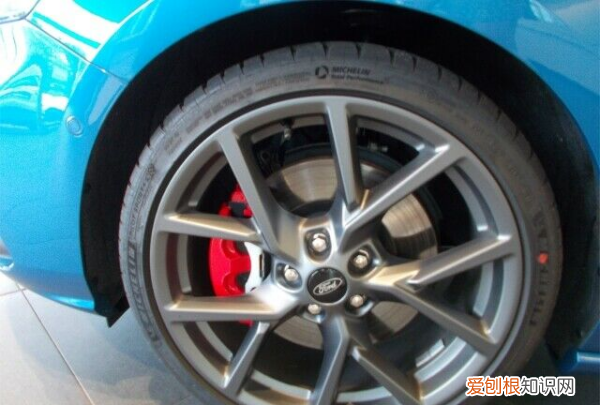 福特st是什么车，方向盘带r的是什么车