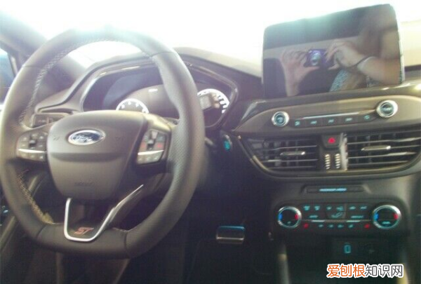 福特st是什么车，方向盘带r的是什么车