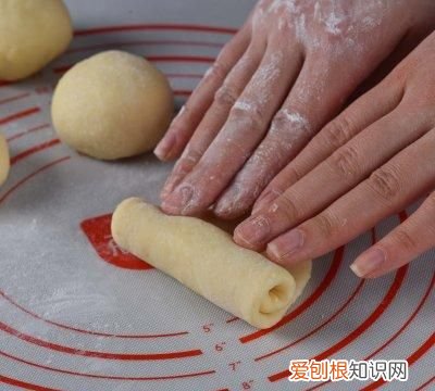 脆底蜂蜜小面包味道松软迷人,法式蜂蜜脆底小面包