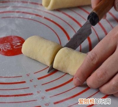 脆底蜂蜜小面包味道松软迷人,法式蜂蜜脆底小面包