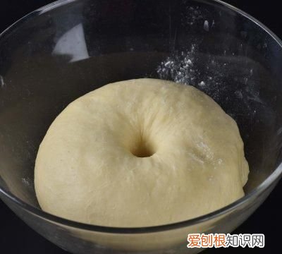 脆底蜂蜜小面包味道松软迷人,法式蜂蜜脆底小面包